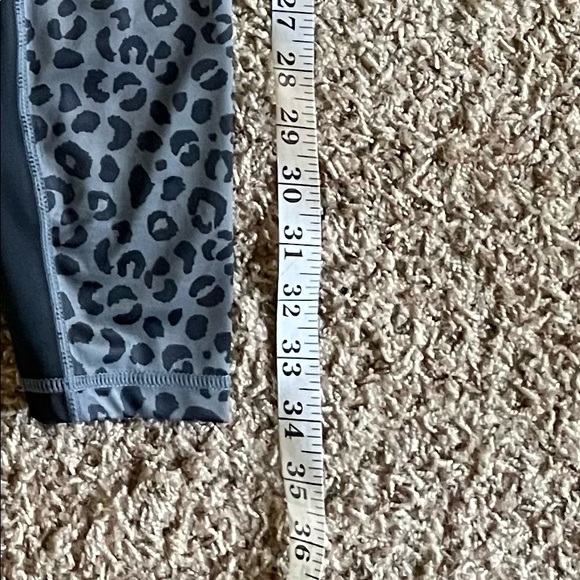 NWT AllFenix Charcoal Cheetah Print Jagger 7/8 Leggings size small - Picture 5 of 6